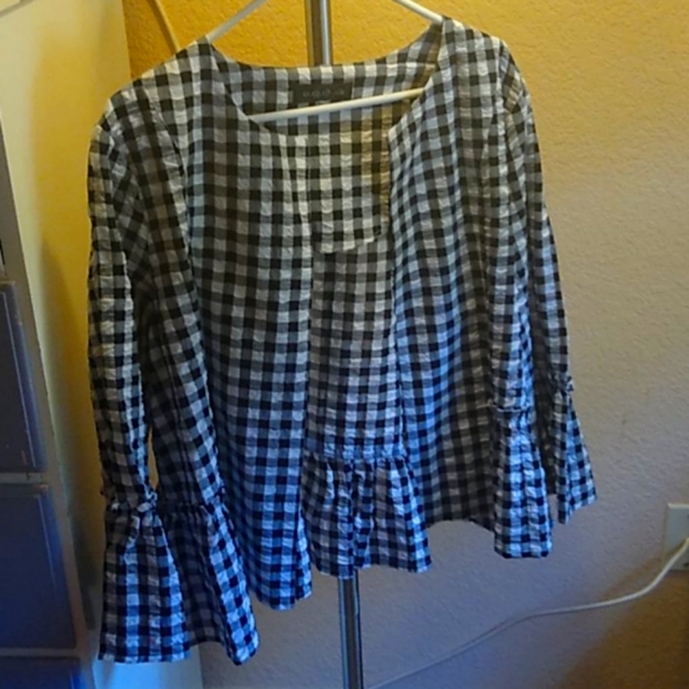 Beautiful Ruffled Summer Blazer. - Picture 1 of 4